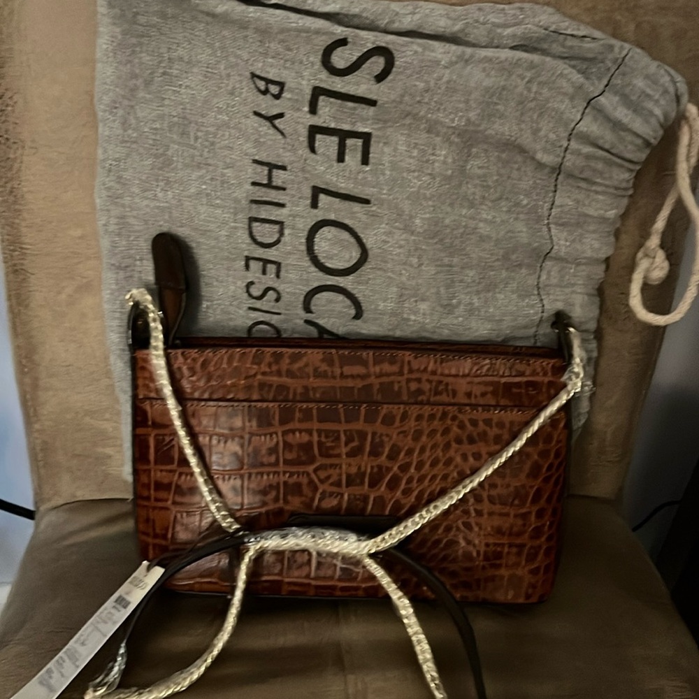 NWT Isle Locada Boracay 100% leather handbag crossbody rich brown cognac color
